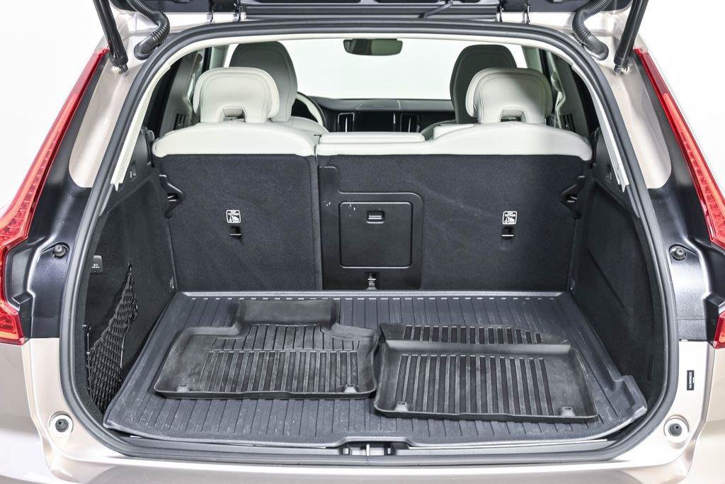 Certified 2024 Volvo XC60 B5 Ultimate w/ Climate Package AWD/4WD image 32