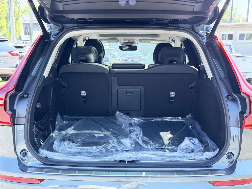 New 2026 Volvo XC60 B5 Ultra w/ Protection Package Premier AWD/4WD image 13