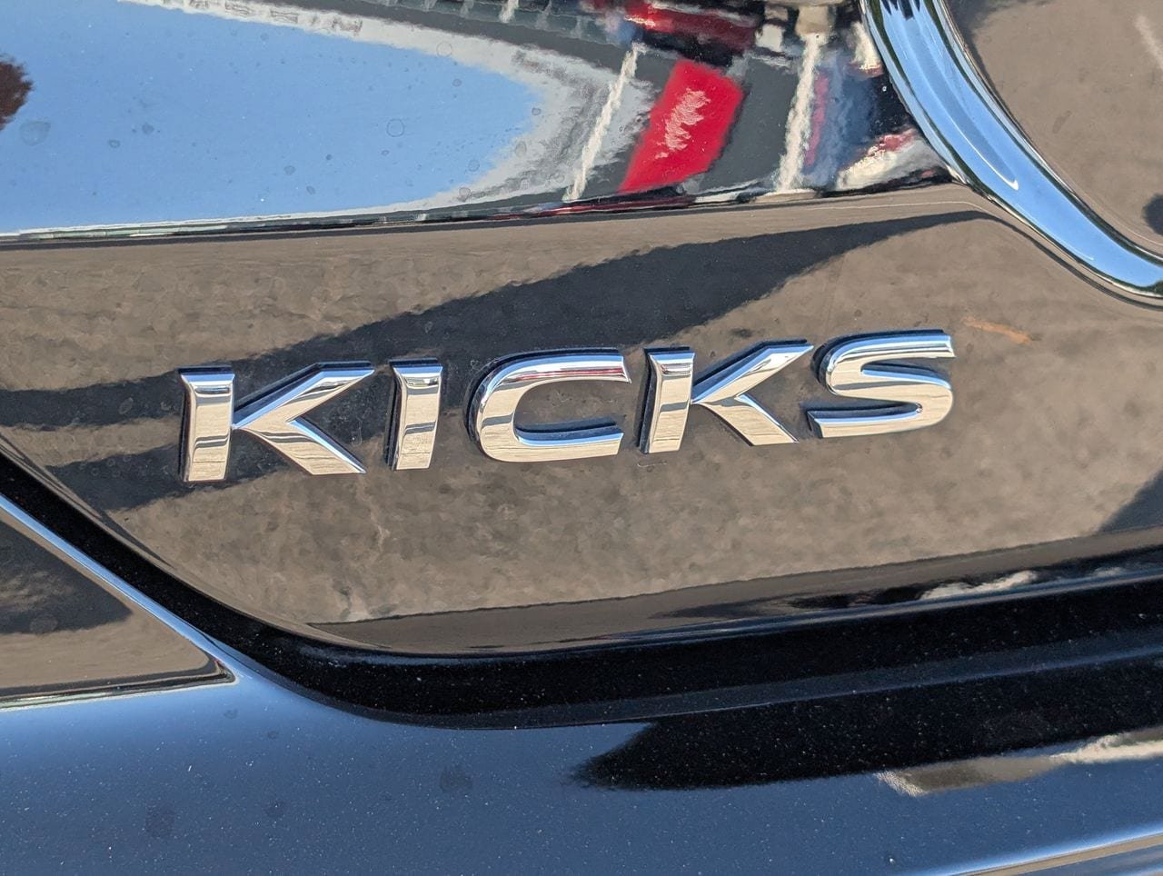 Certified 2025 Nissan Kicks Play S FWD image 8