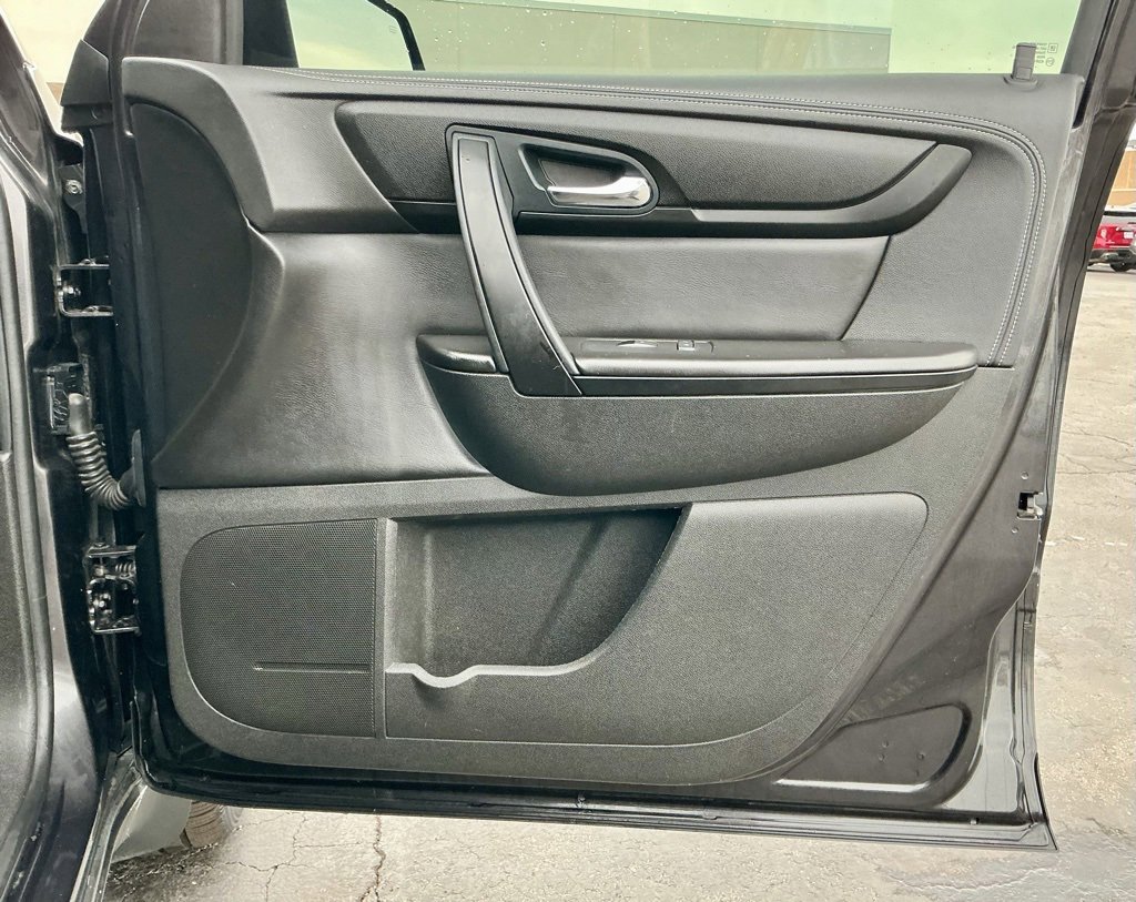 Used 2016 Chevrolet Traverse LT w/ Style and Technology Package image 22