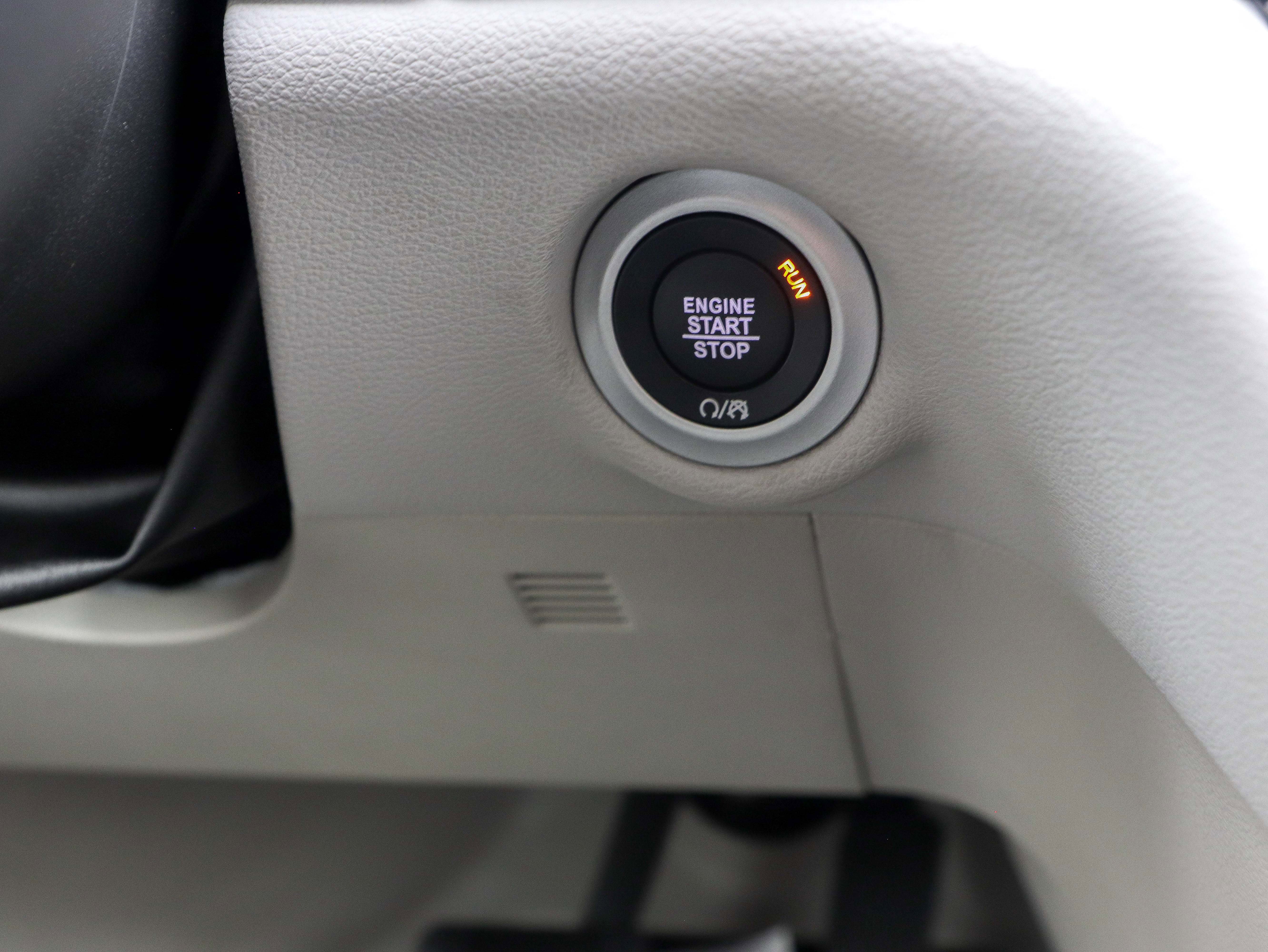 Used 2018 Chrysler Pacifica Touring Plus image 28