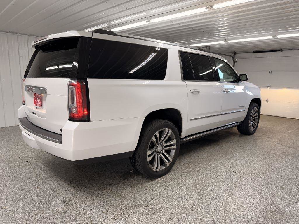 Used 2019 GMC Yukon XL Denali w/ Denali Ultimate Package AWD/4WD image 6