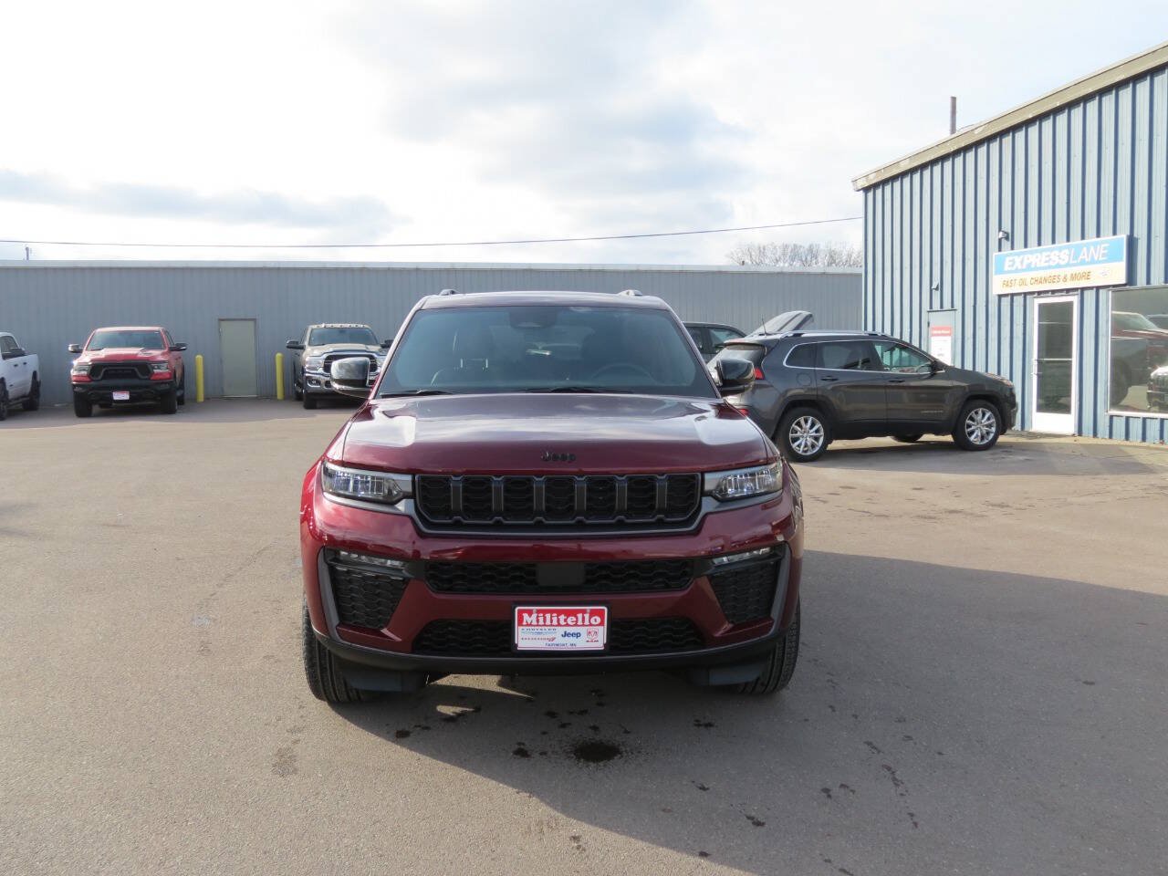 New 2026 Jeep Grand Cherokee Limited w/ Limited Altitude Package AWD/4WD image 3
