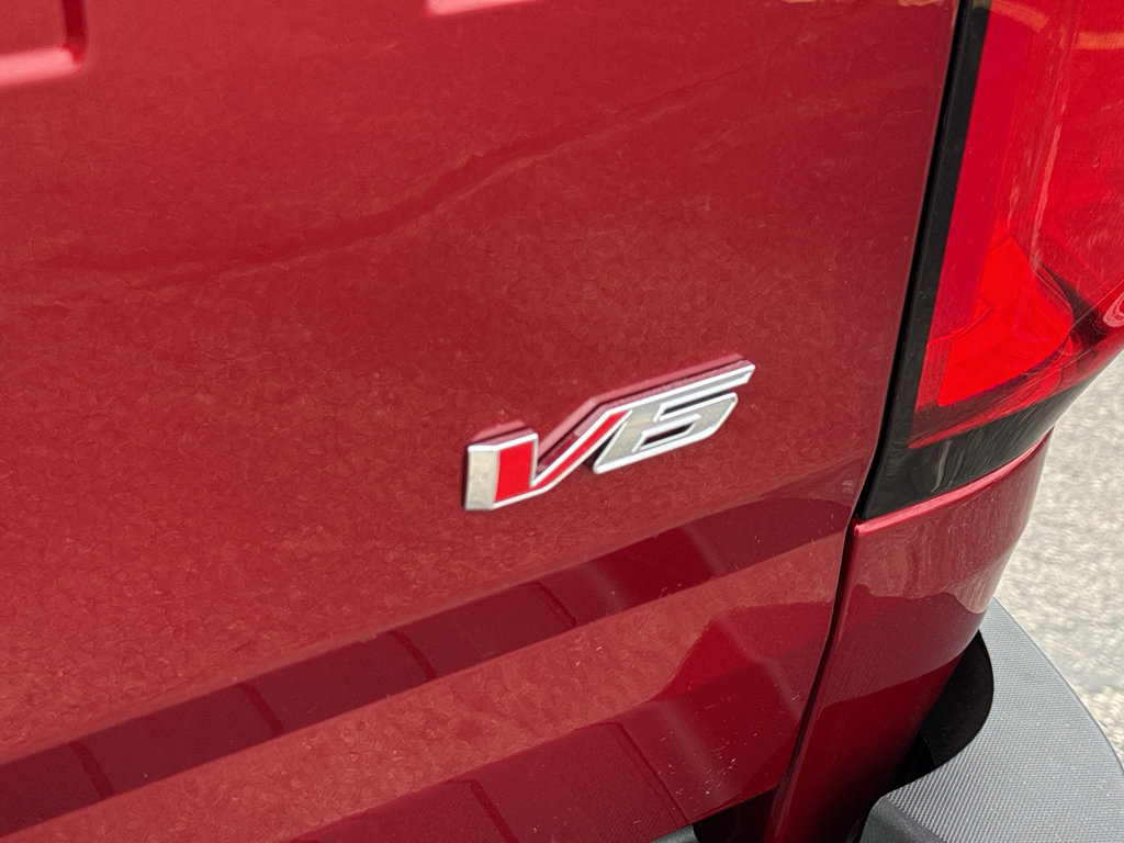 Used 2021 Chevrolet Colorado LT w/ LT Convenience Package AWD/4WD image 8