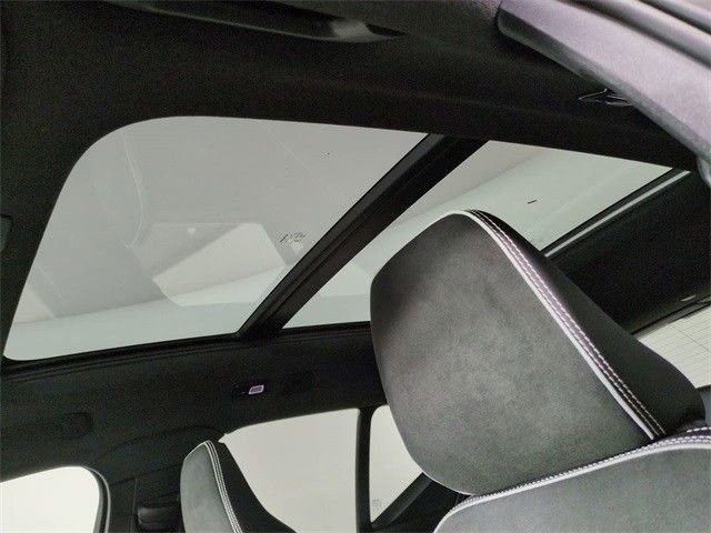 Used 2023 Volvo XC40 B5 Plus image 30