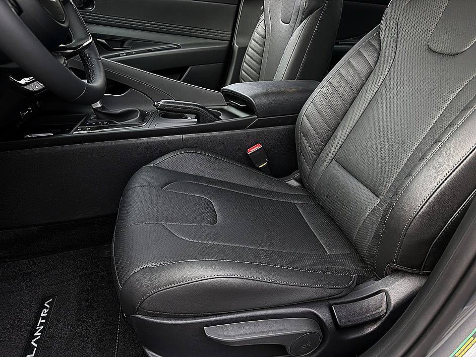 New 2026 Hyundai Elantra SEL Sport FWD image 9