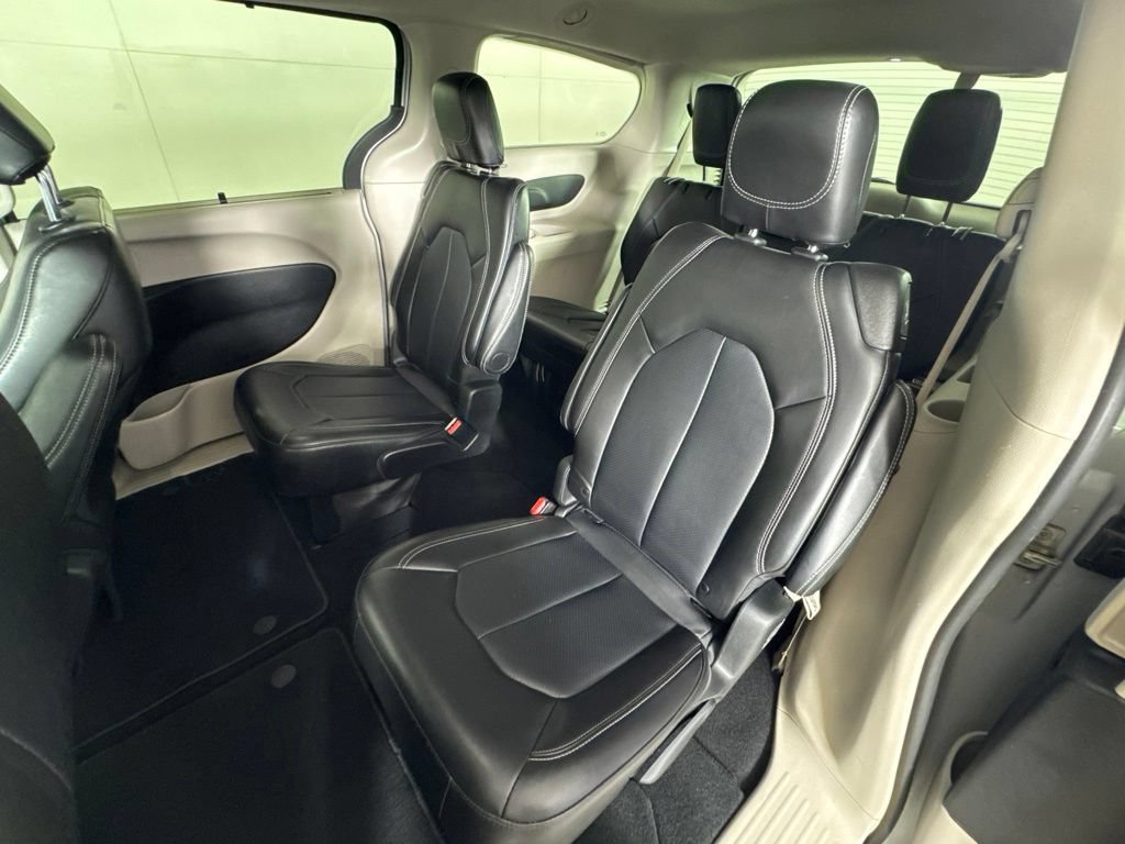 Certified 2024 Chrysler Pacifica Touring-L FWD image 36
