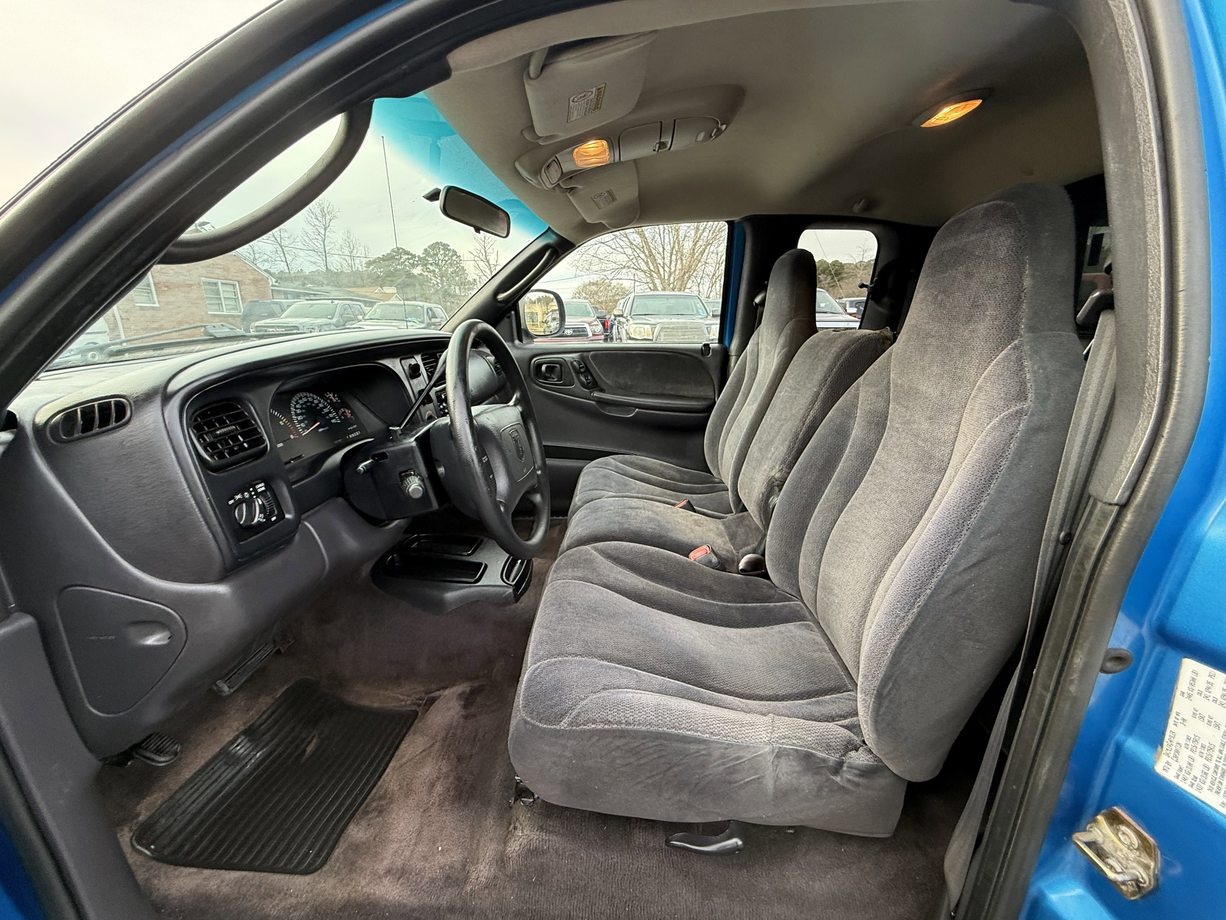 Used 2000 Dodge Dakota 2WD Club Cab image 12