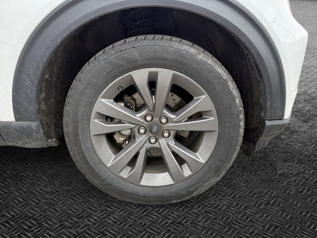 Used 2021 Ford Explorer XLT w/ Equipment Group 202A AWD/4WD image 11