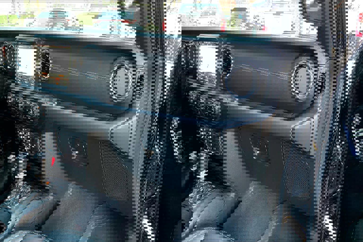 Used 2022 Jeep Wrangler Unlimited Sahara w/ Cold Weather Group image 39