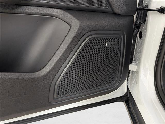 Certified 2025 Porsche Macan image 14