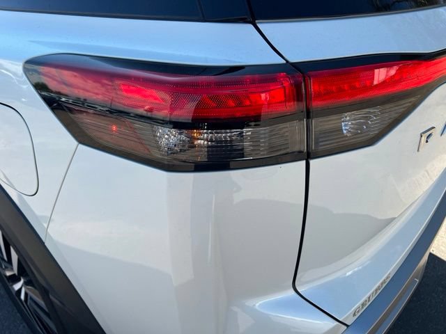 Used 2023 Nissan Pathfinder Platinum w/ Lighting Package (N93) FWD image 11