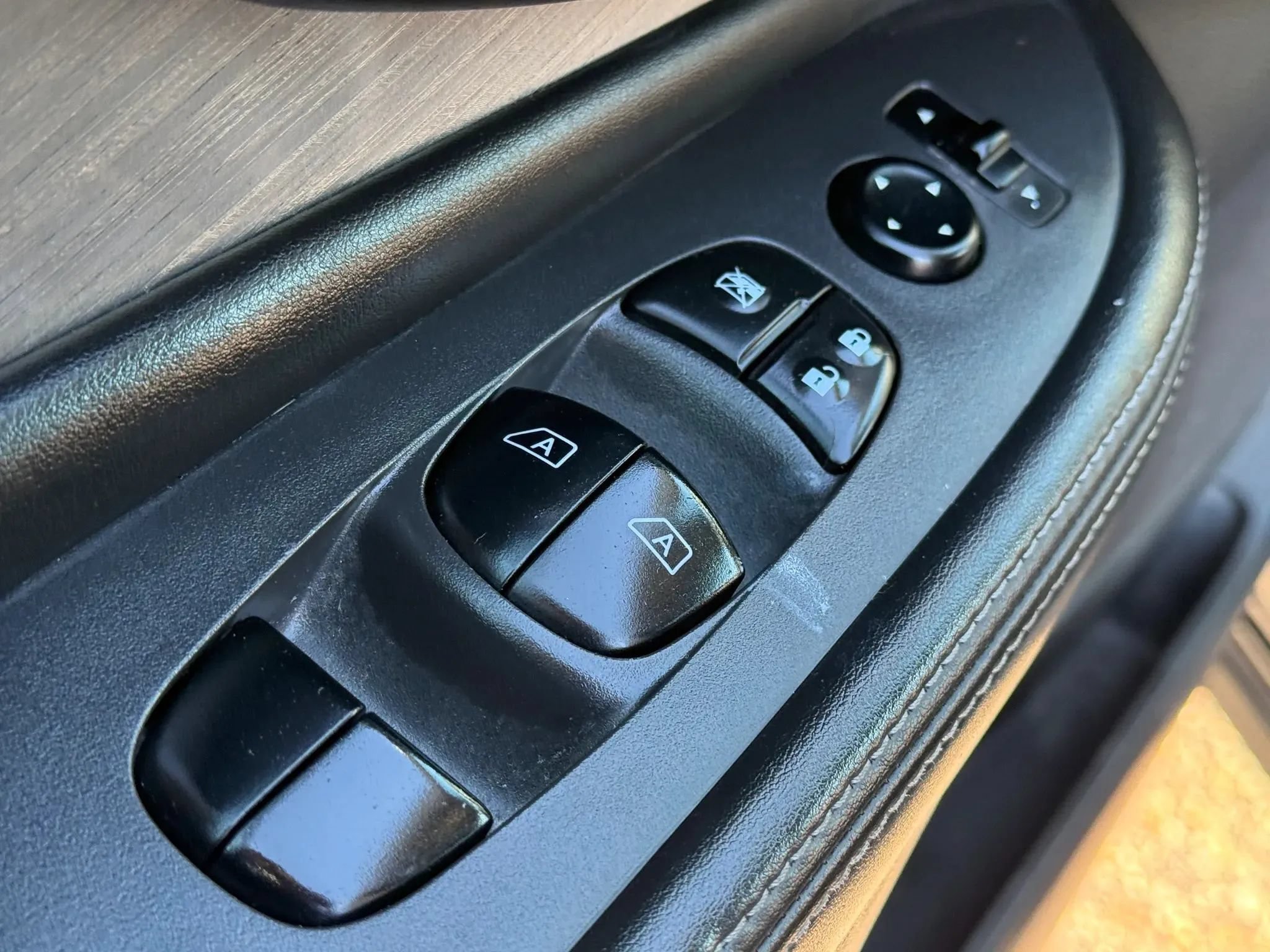 Used 2016 Nissan Murano S AWD/4WD image 23