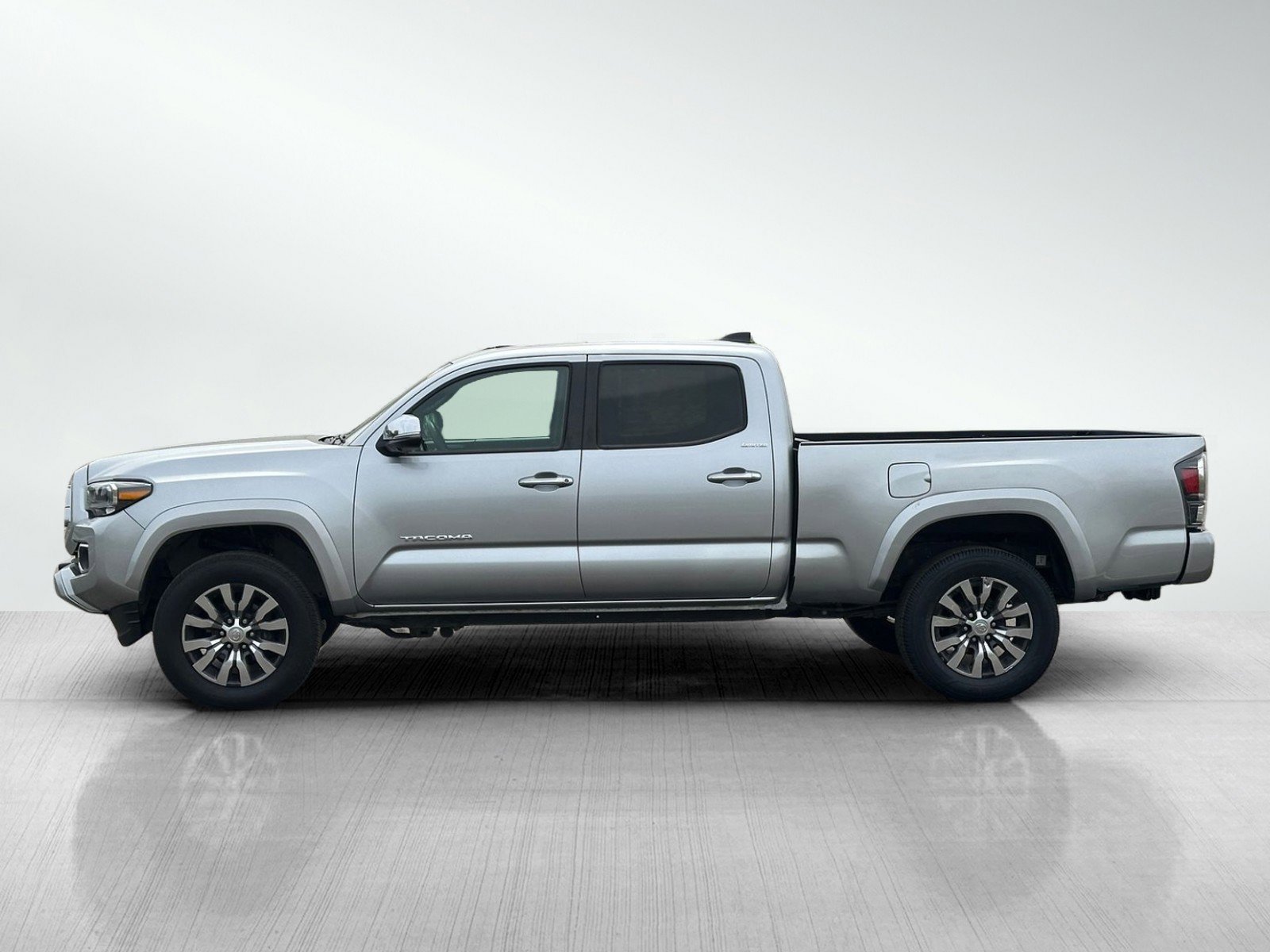Used 2023 Toyota Tacoma Limited AWD/4WD image 4
