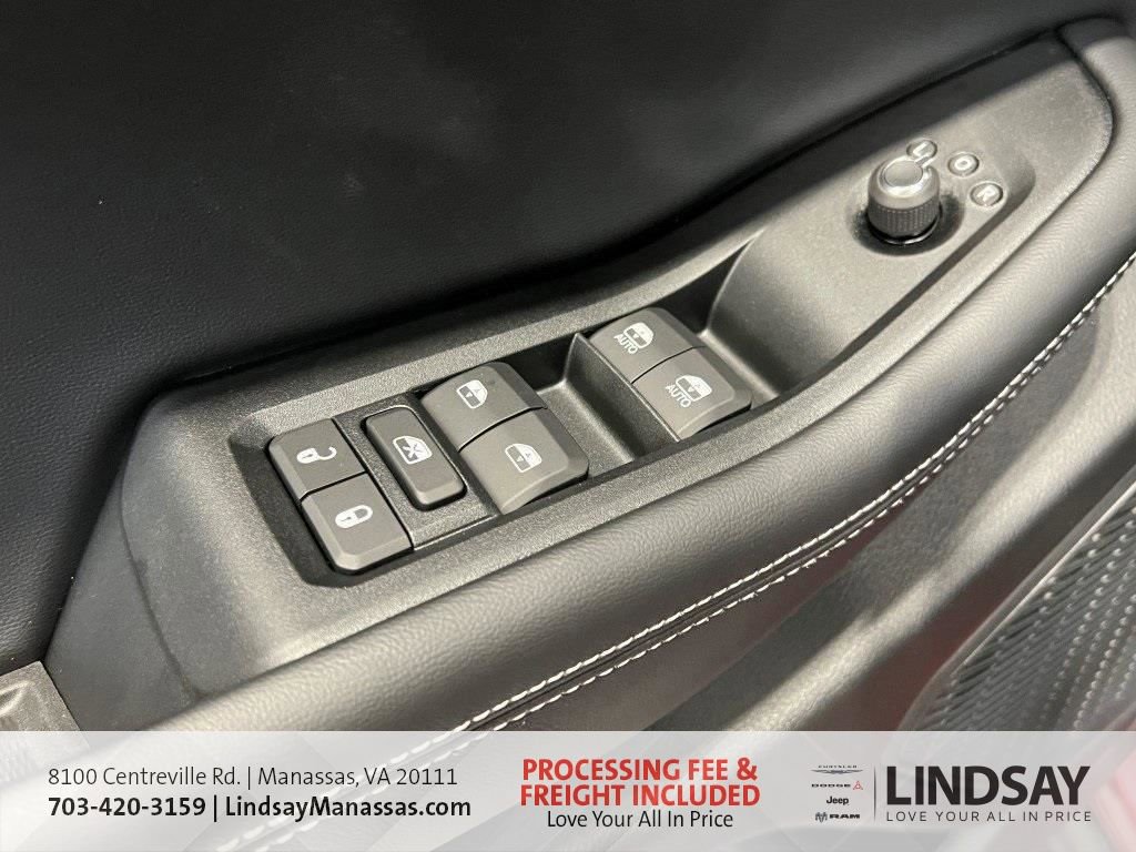 New 2025 Jeep Grand Cherokee Altitude image 25