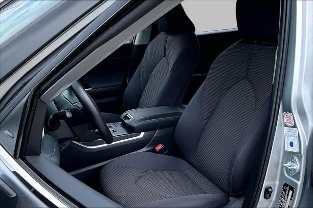 Certified 2024 Toyota Highlander LE FWD image 8