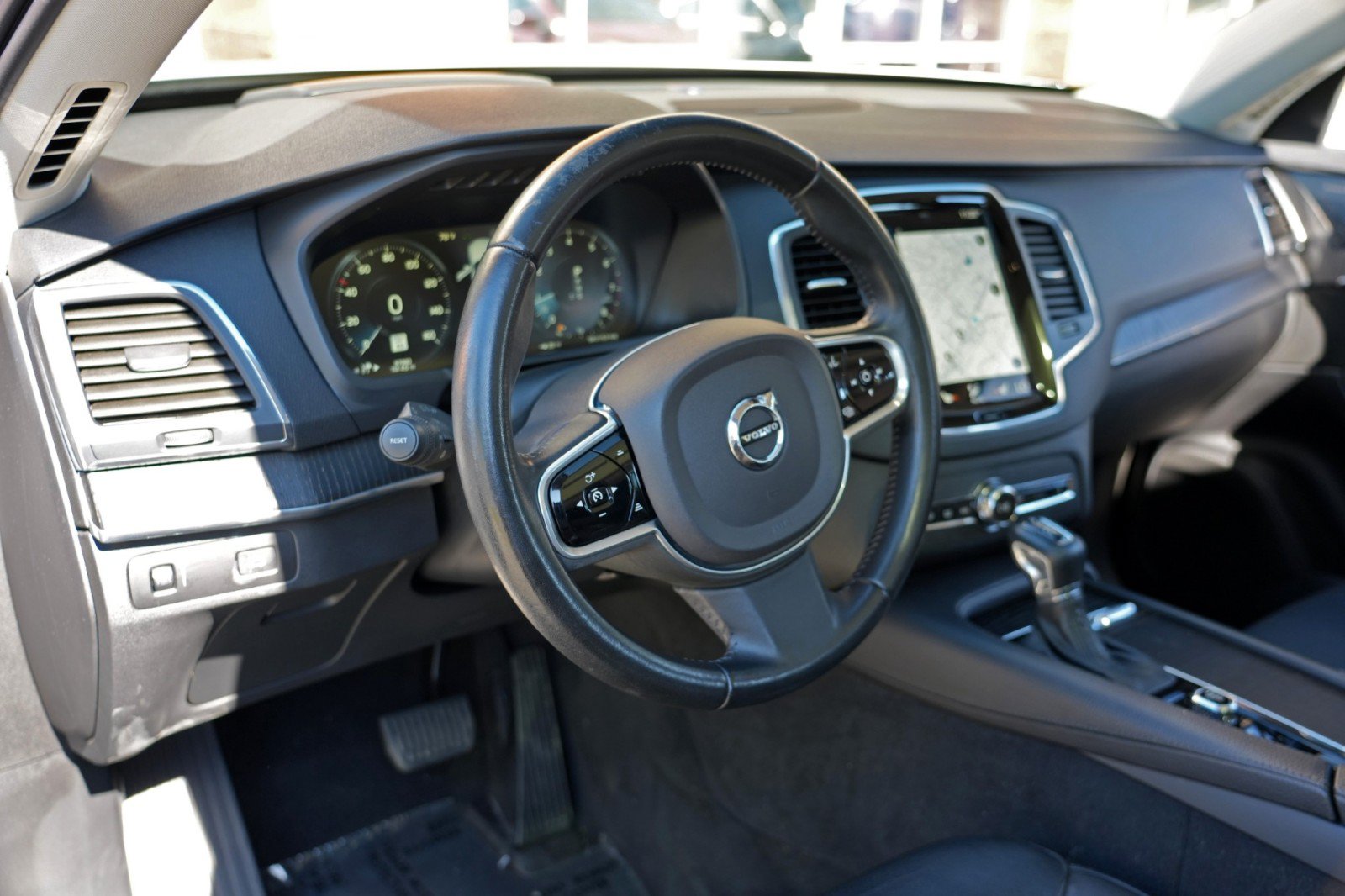 Used 2020 Volvo XC90 T6 Momentum AWD/4WD image 13