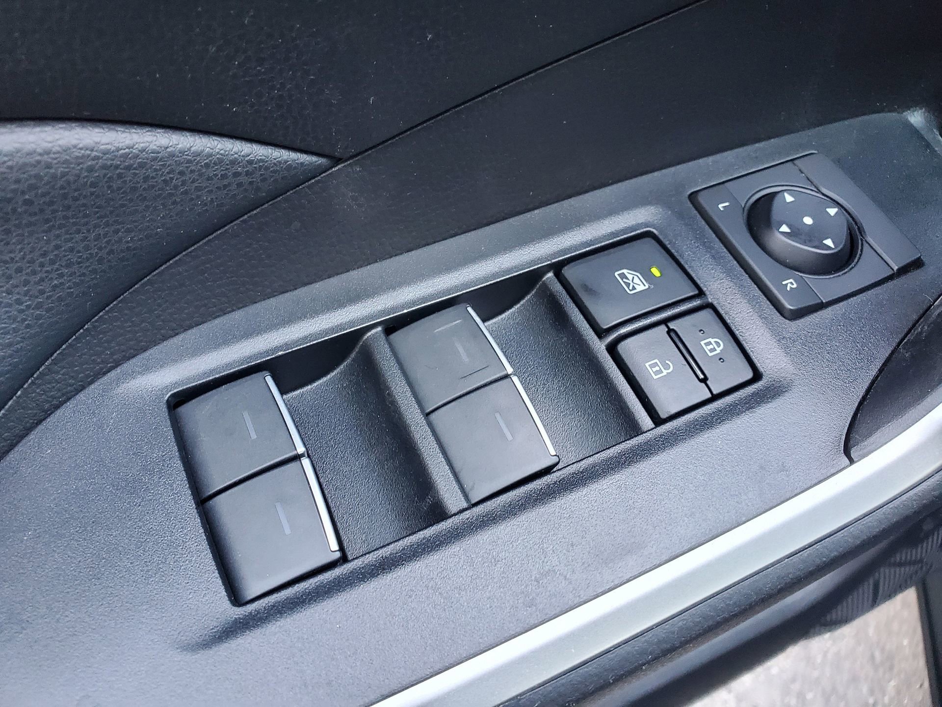 Used 2022 Toyota RAV4 XLE image 15