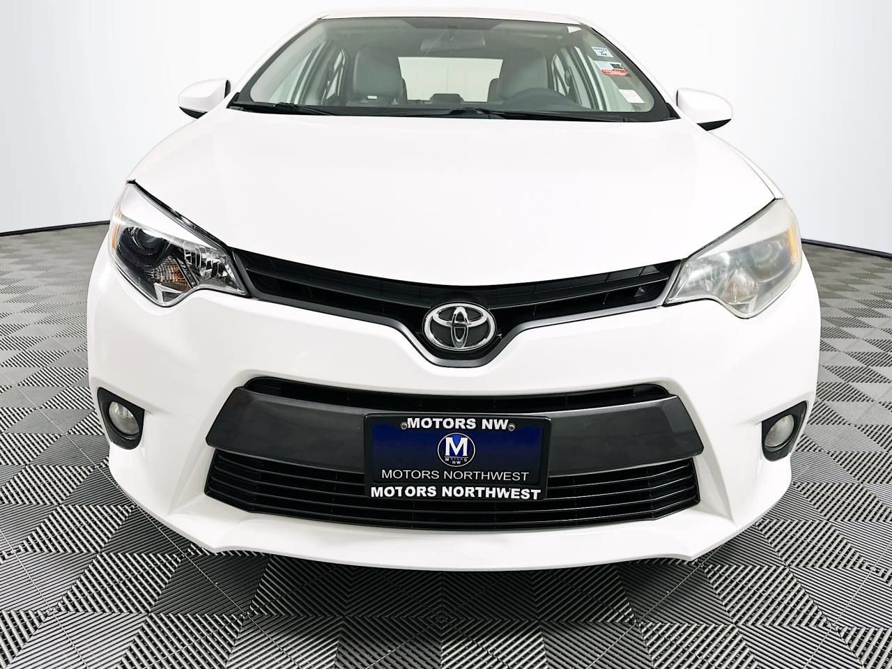 Used 2016 Toyota Corolla LE FWD image 2