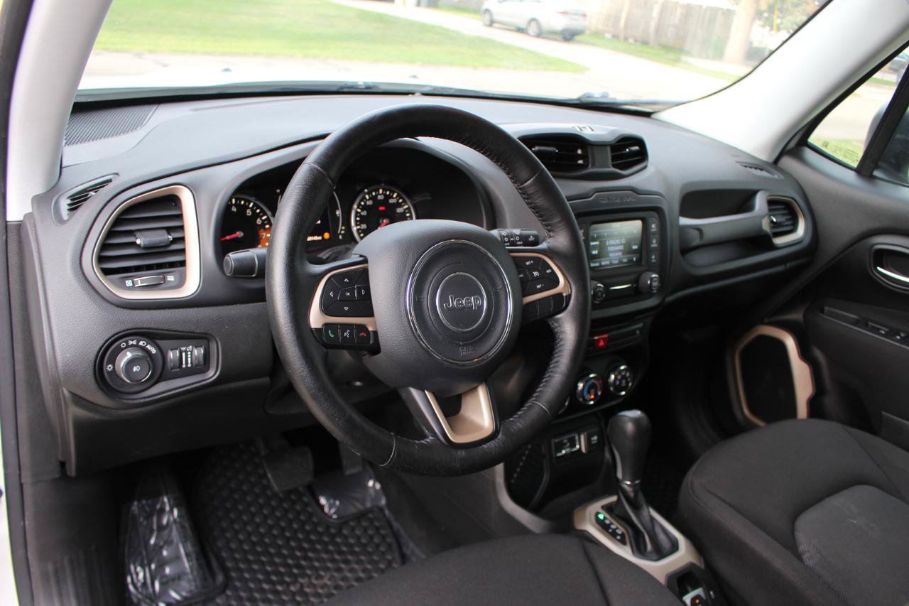 Used 2016 Jeep Renegade Latitude w/ Cold Weather Group FWD image 15