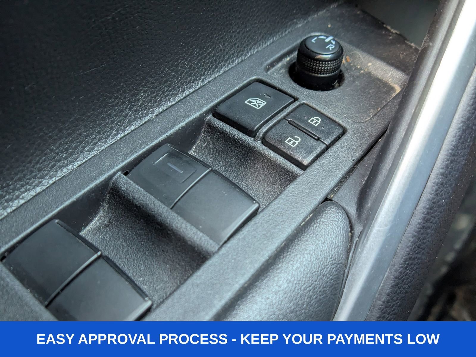 Used 2024 Toyota Corolla Cross LE FWD image 33