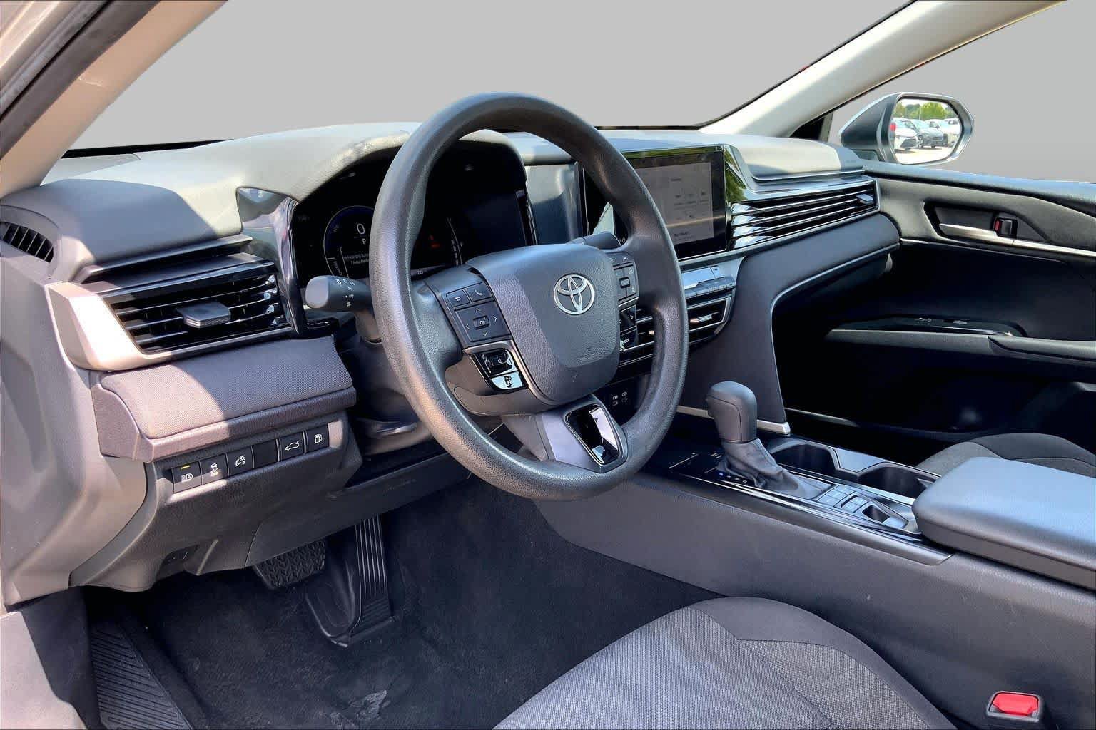 Used 2025 Toyota Camry LE FWD image 17