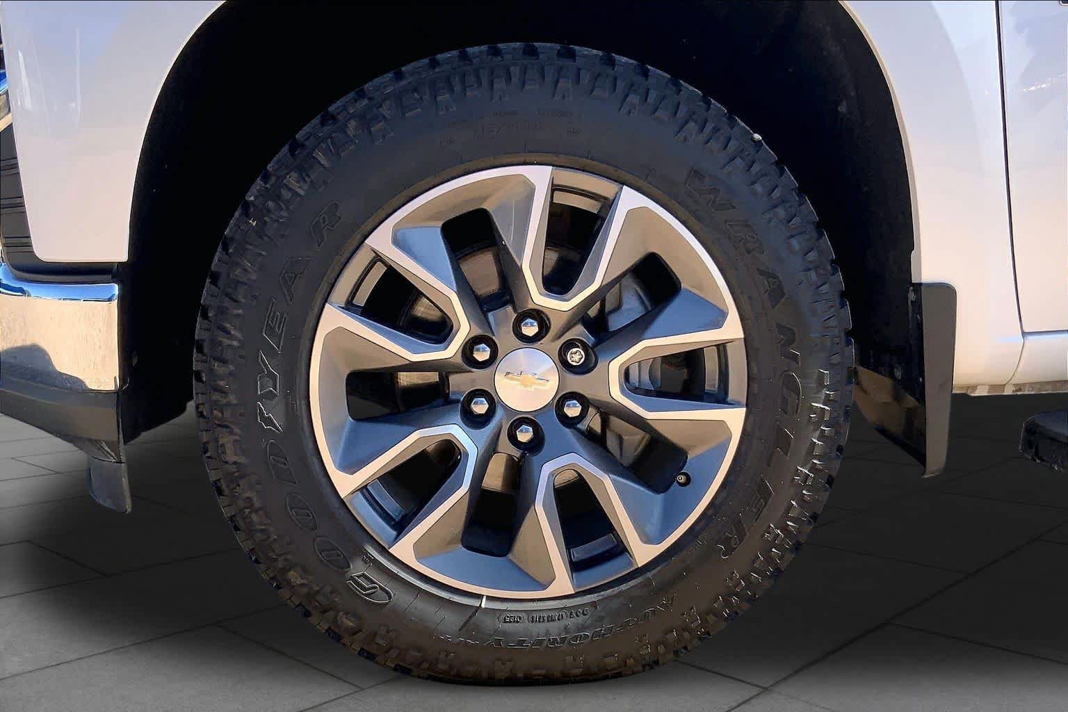 Used 2020 Chevrolet Silverado 1500 LT w/ Texas Edition AWD/4WD image 11