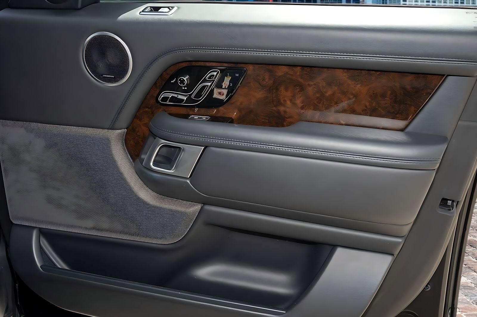 Used 2022 Land Rover Range Rover Westminster Edition image 17