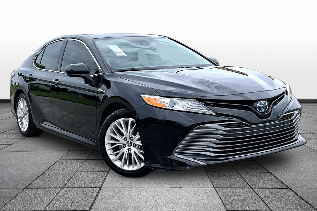 Used 2020 Toyota Camry XLE w/ Sunroof Package FWD image 2