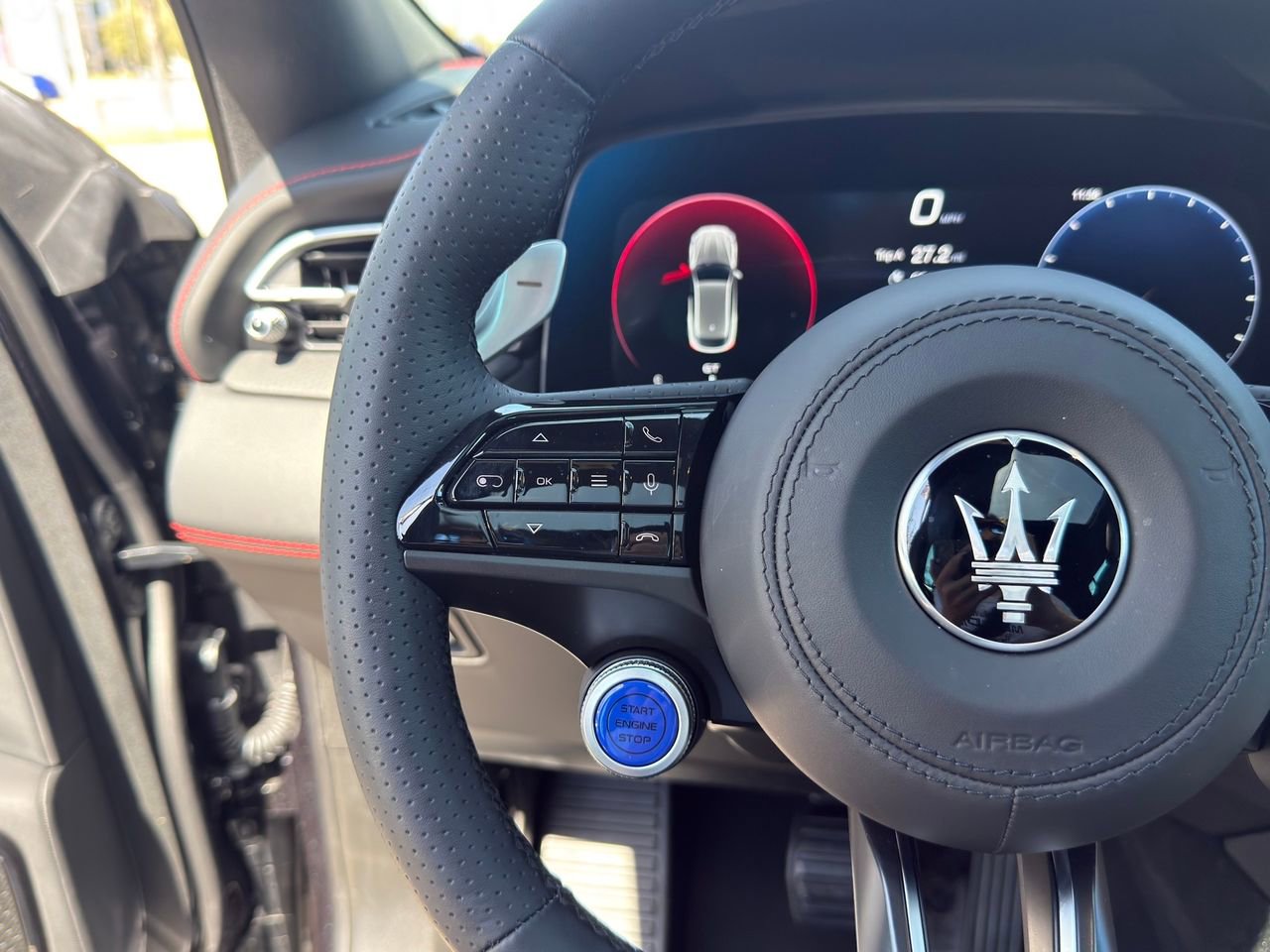 Certified 2024 Maserati Grecale Trofeo AWD/4WD image 25