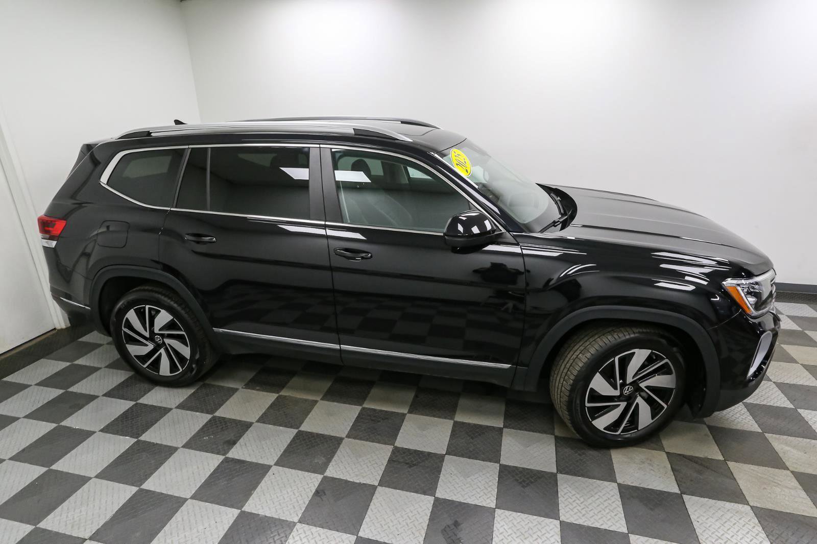Certified 2025 Volkswagen Atlas SEL image 6