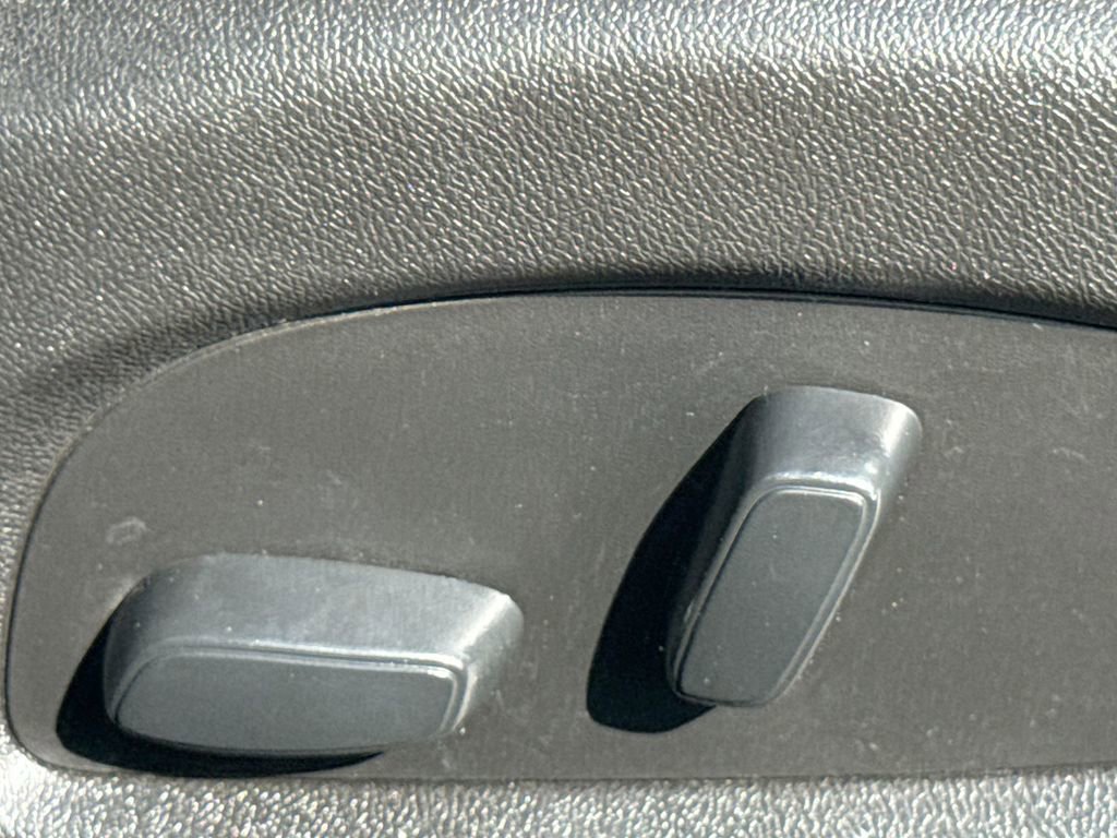 Used 2020 Chevrolet Camaro LT image 14