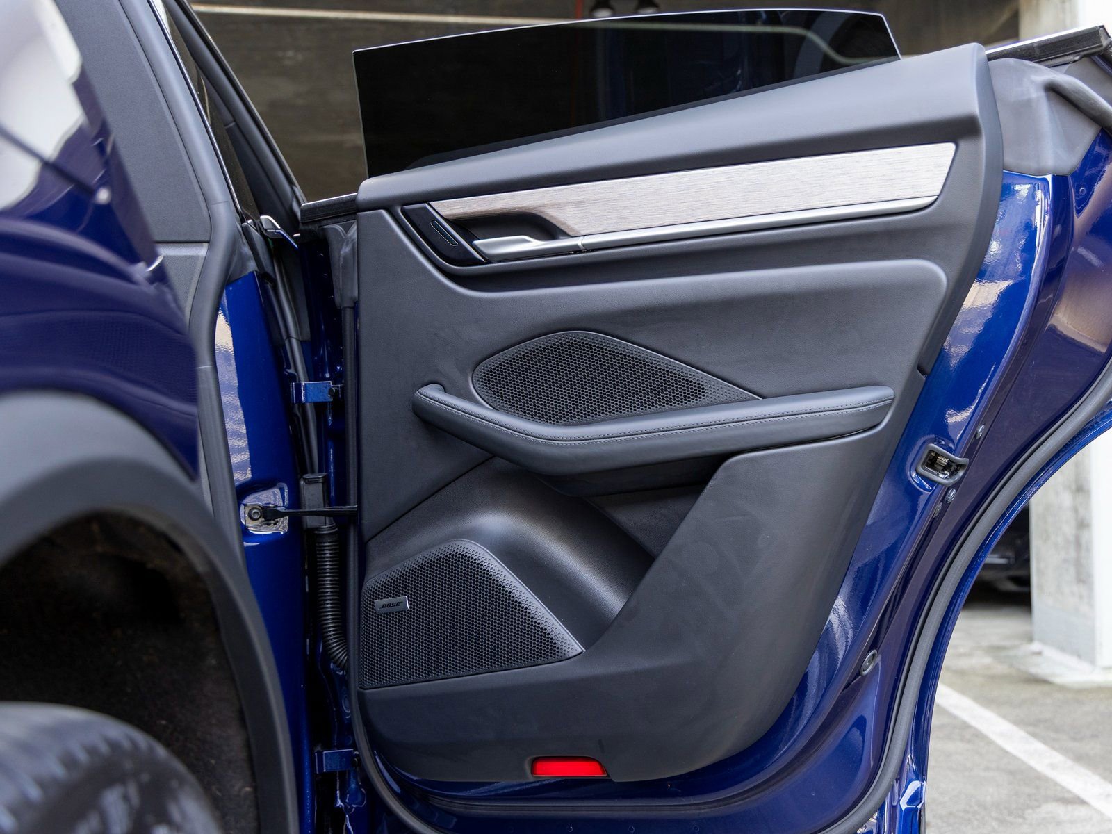 Certified 2025 Porsche Macan 4 Electric image 45