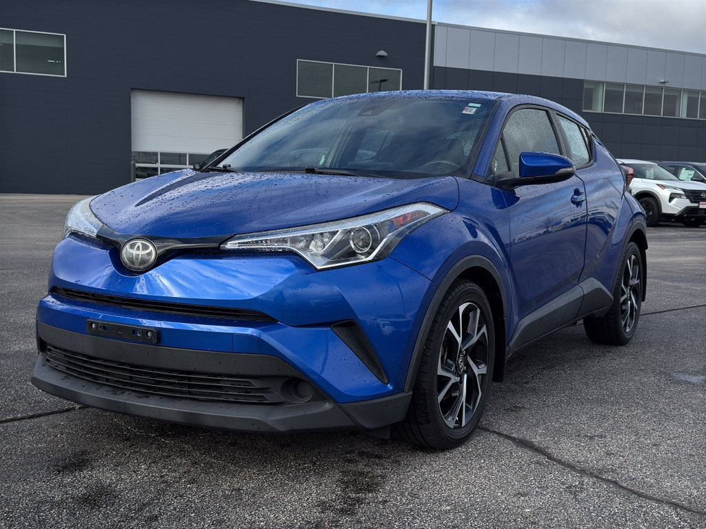 Used 2018 Toyota C-HR XLE FWD image 2