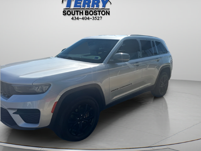 Used 2025 Jeep Grand Cherokee Altitude AWD/4WD image 3