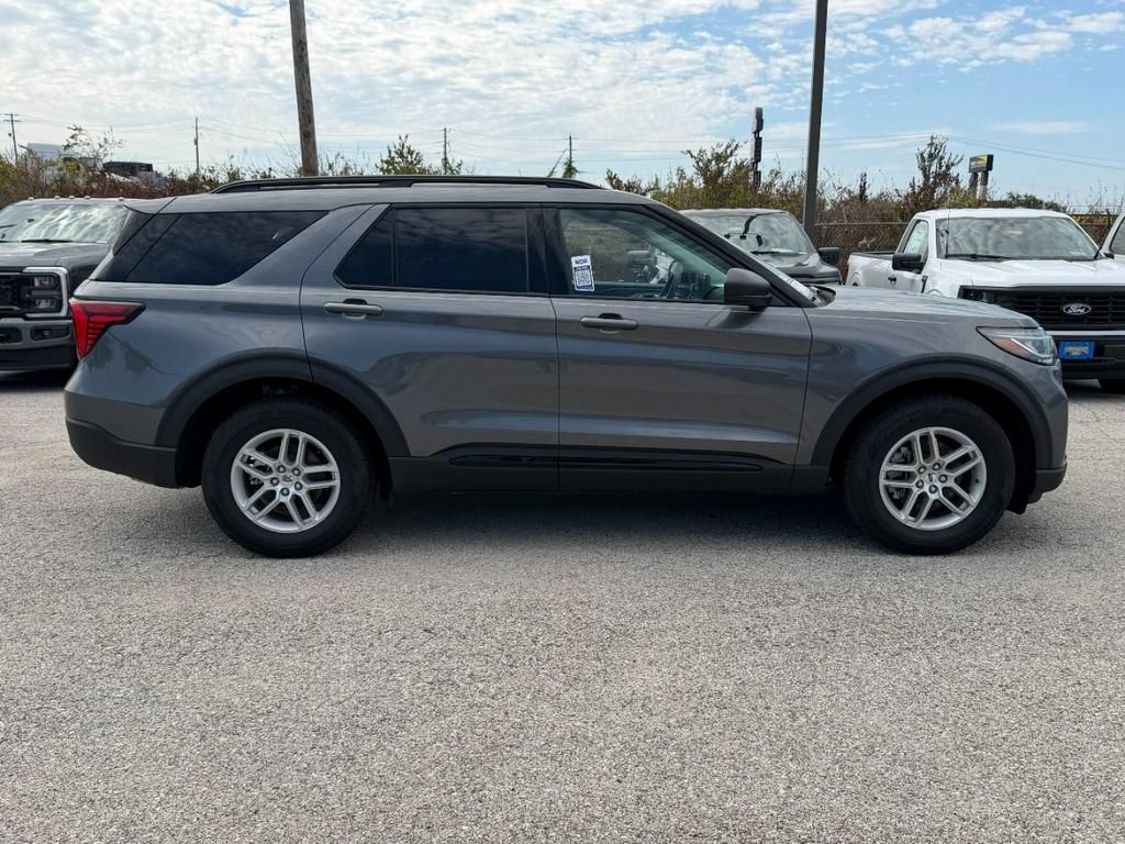 New 2026 Ford Explorer Active AWD/4WD image 2