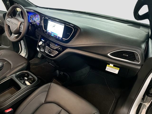 New 2026 Chrysler Pacifica Select image 30