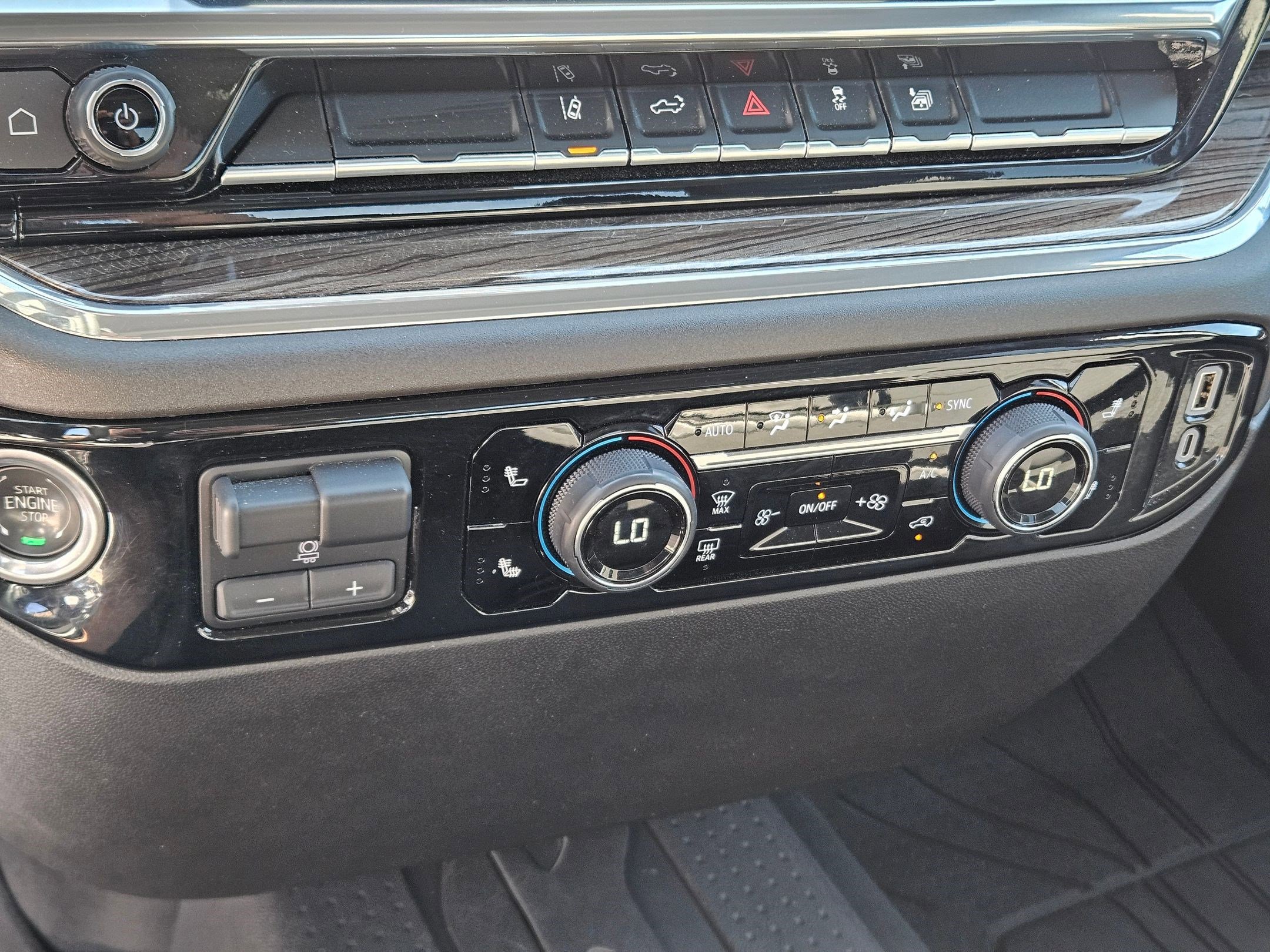 Used 2024 Chevrolet Silverado 3500 LT w/ Convenience Package image 28