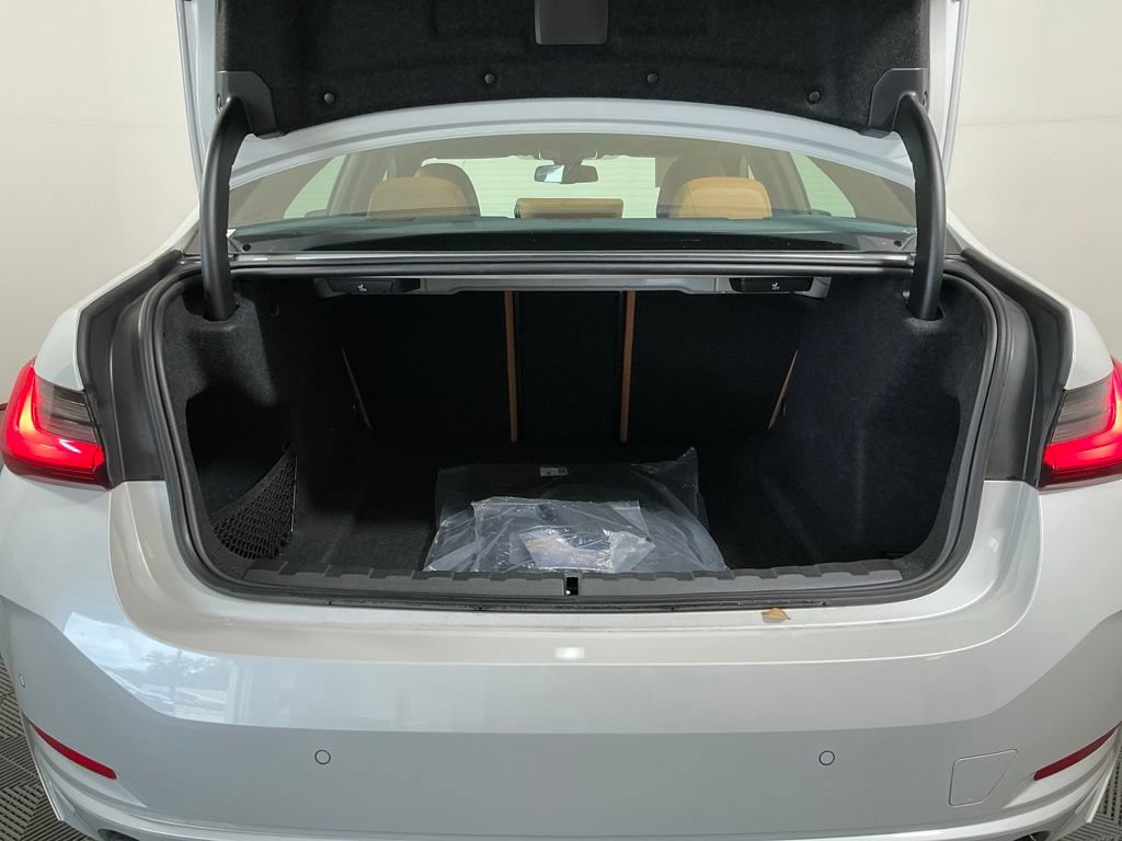 Used 2025 BMW 330i Sedan w/ Premium Package RWD image 29