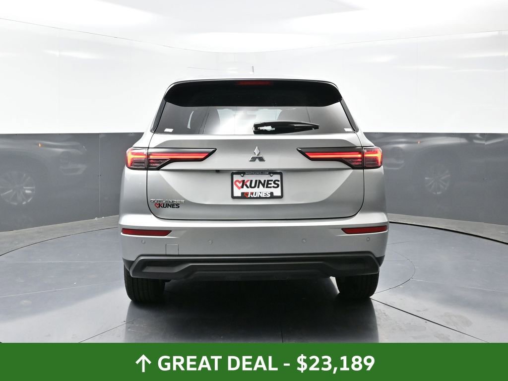 Used 2025 Mitsubishi Outlander ES image 12