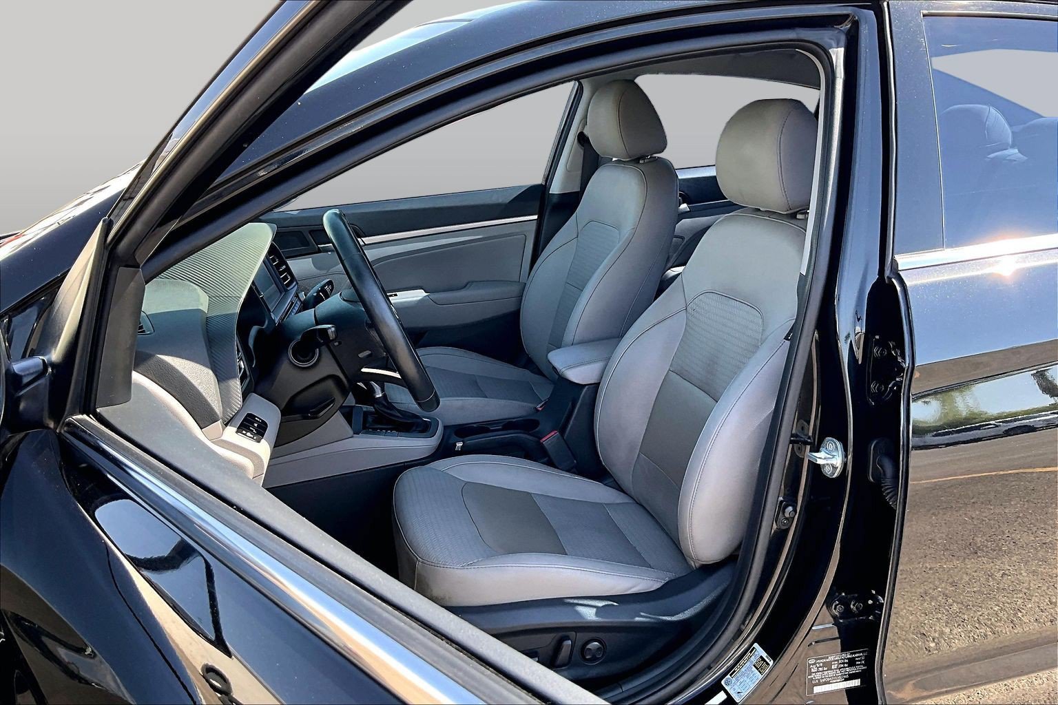 Used 2020 Hyundai Elantra Limited FWD image 25