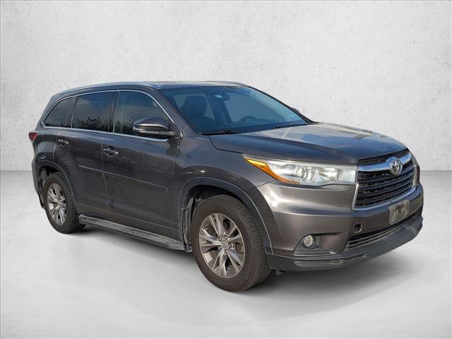 Used 2015 Toyota Highlander XLE video 2