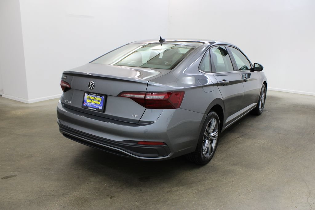 Used 2024 Volkswagen Jetta SE FWD image 5