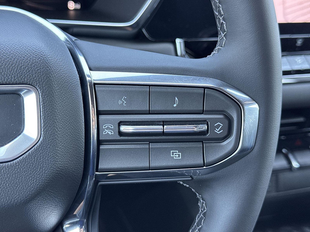 New 2026 GMC Canyon Elevation w/ LPO, Black Badging Package RWD image 10