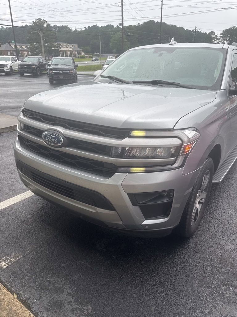 Used 2022 Ford Expedition Max XLT RWD image 4