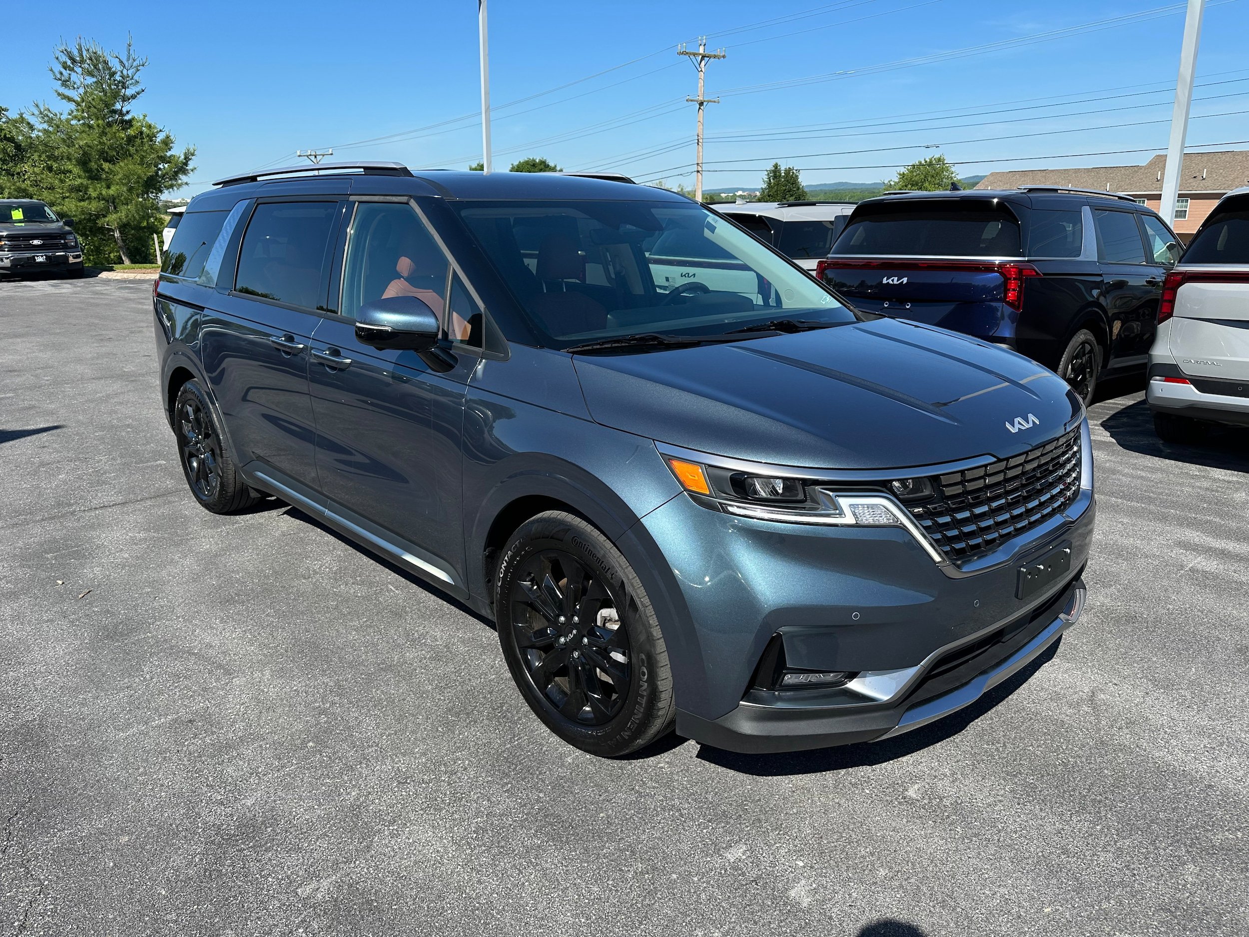 Used 2024 Kia Carnival SX FWD image 3