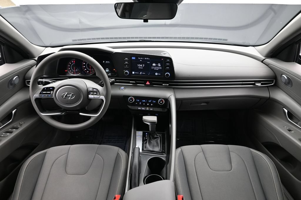 Certified 2022 Hyundai Elantra SEL FWD image 13