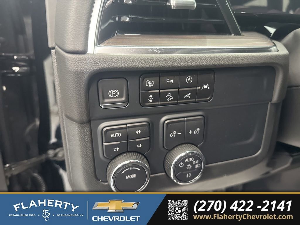 Used 2025 Chevrolet Suburban Z71 w/ Comfort Package image 22