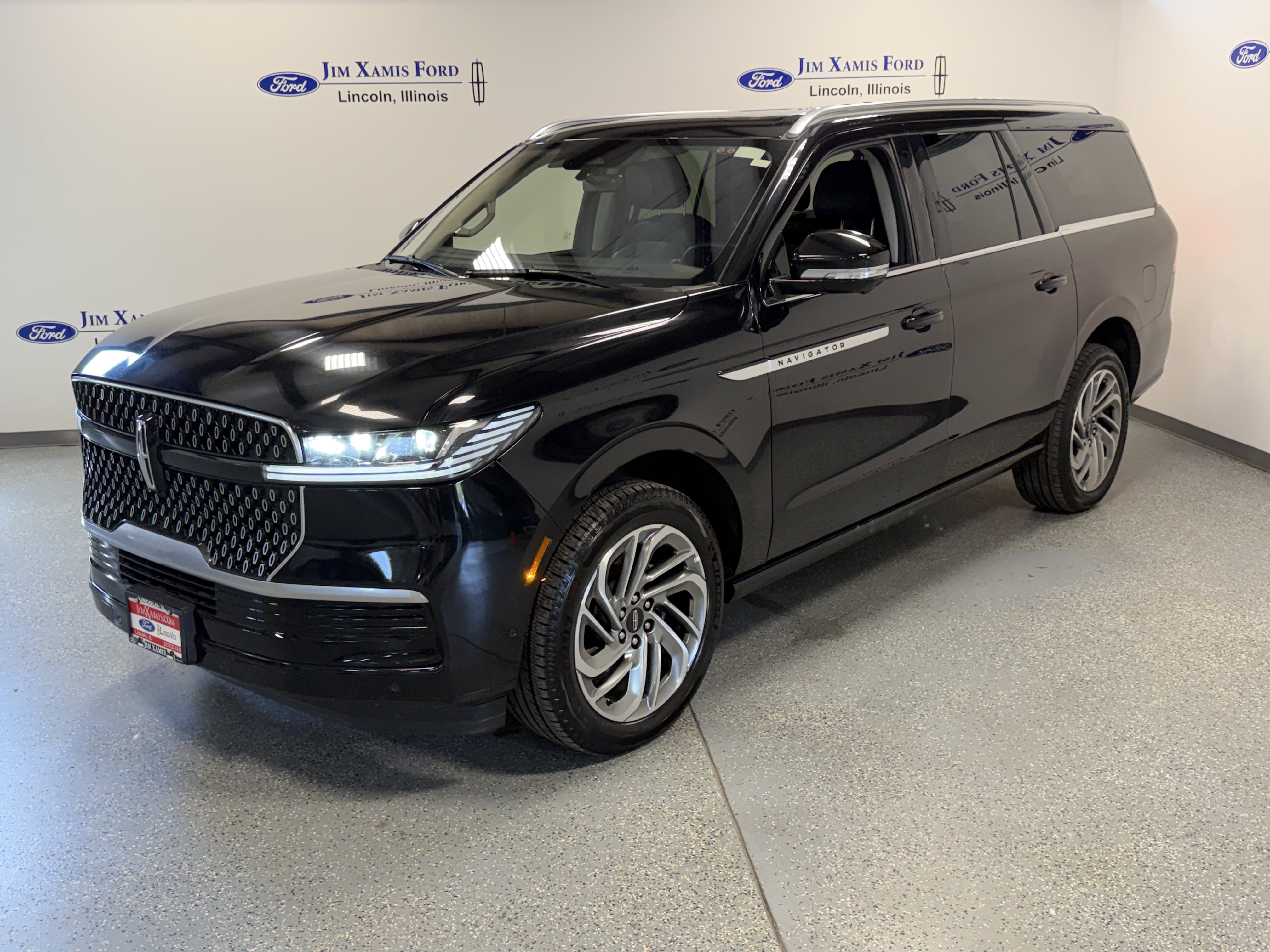 Used 2025 Lincoln Navigator L Reserve AWD/4WD image 3