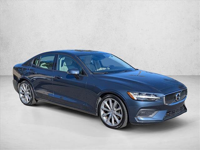 Used 2020 Volvo S60 T5 Momentum image 3